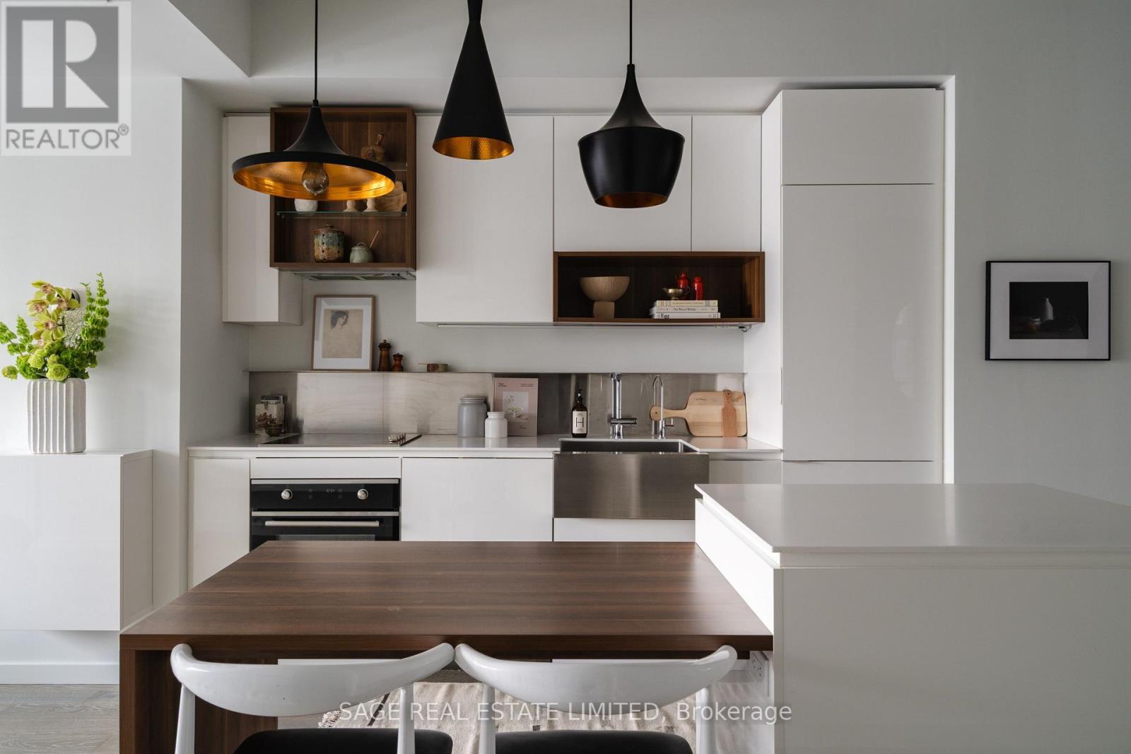 404 - 383 Sorauren Avenue, Toronto, Ontario  M6R 0A4 - Photo 2 - W12758970