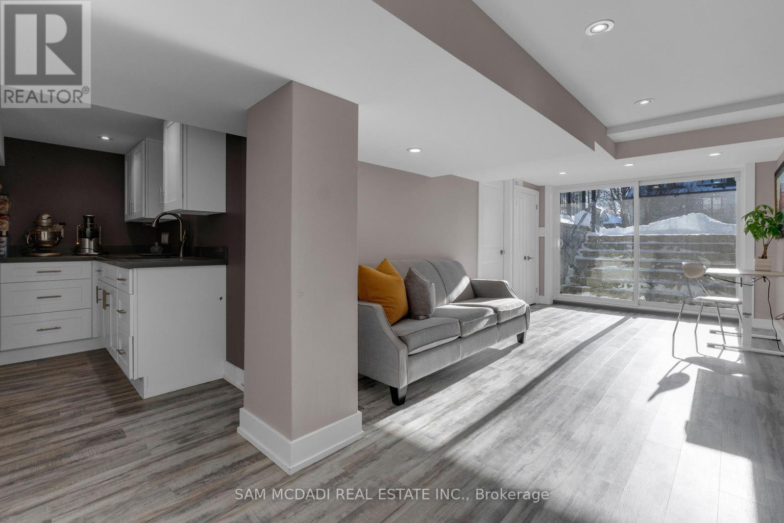 38 Pine Avenue N, Mississauga, Ontario  L5H 2P8 - Photo 35 - W12758974