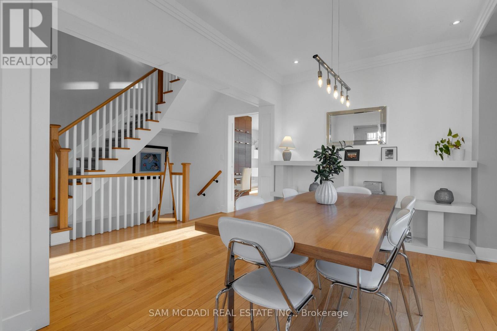 38 Pine Avenue N, Mississauga, Ontario  L5H 2P8 - Photo 5 - W12758974