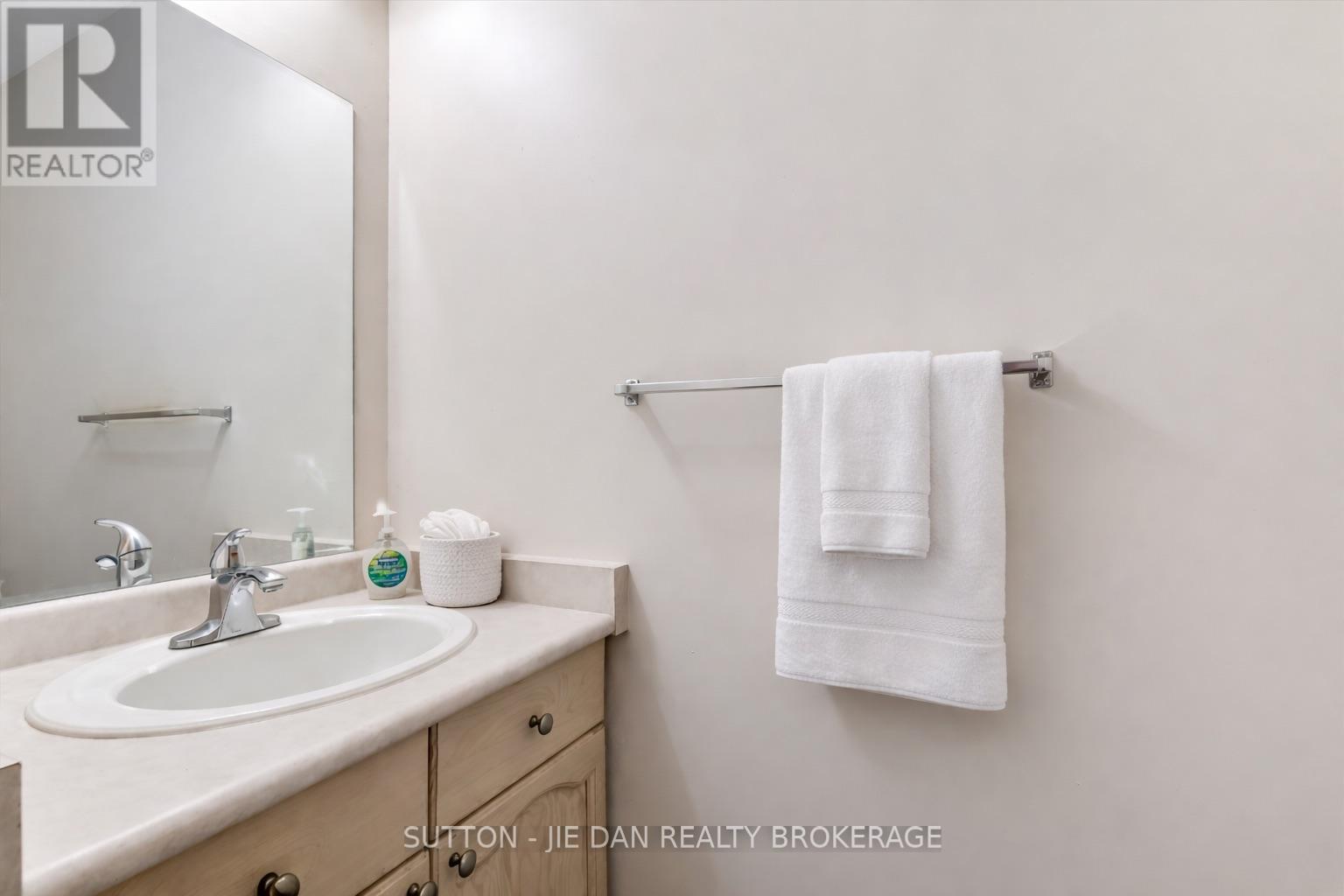 Photo 8 of 22 for 63 - 70 Chapman Court