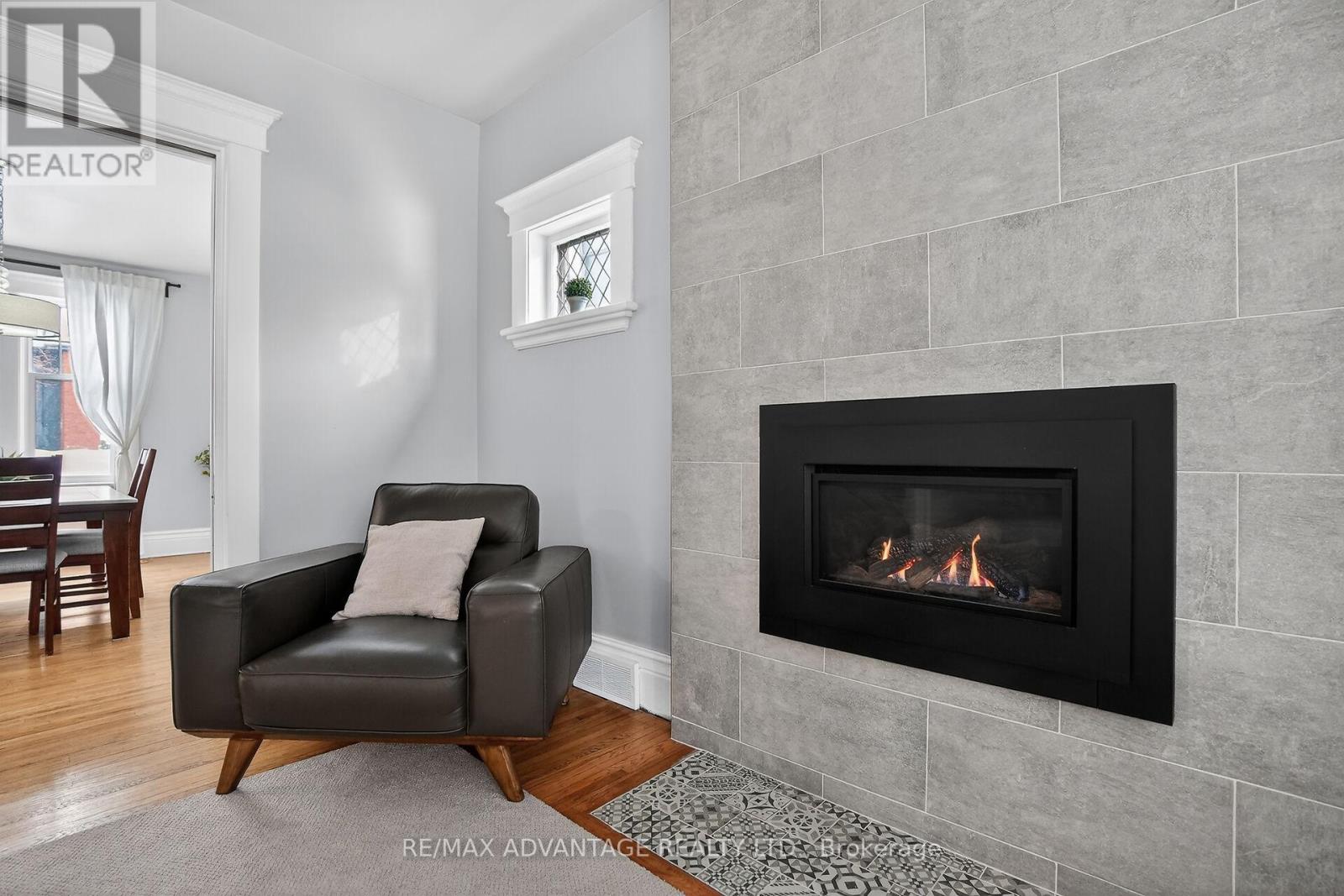 Photo 12 of 50 for 258 Ridout Street S