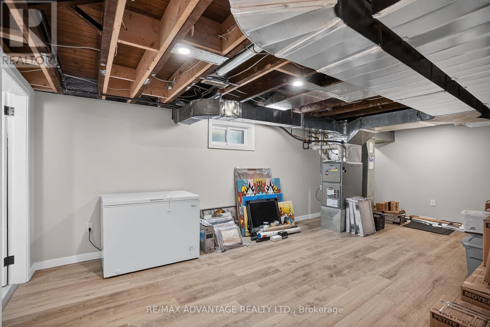 Photo 38 of 50 for 258 Ridout Street S