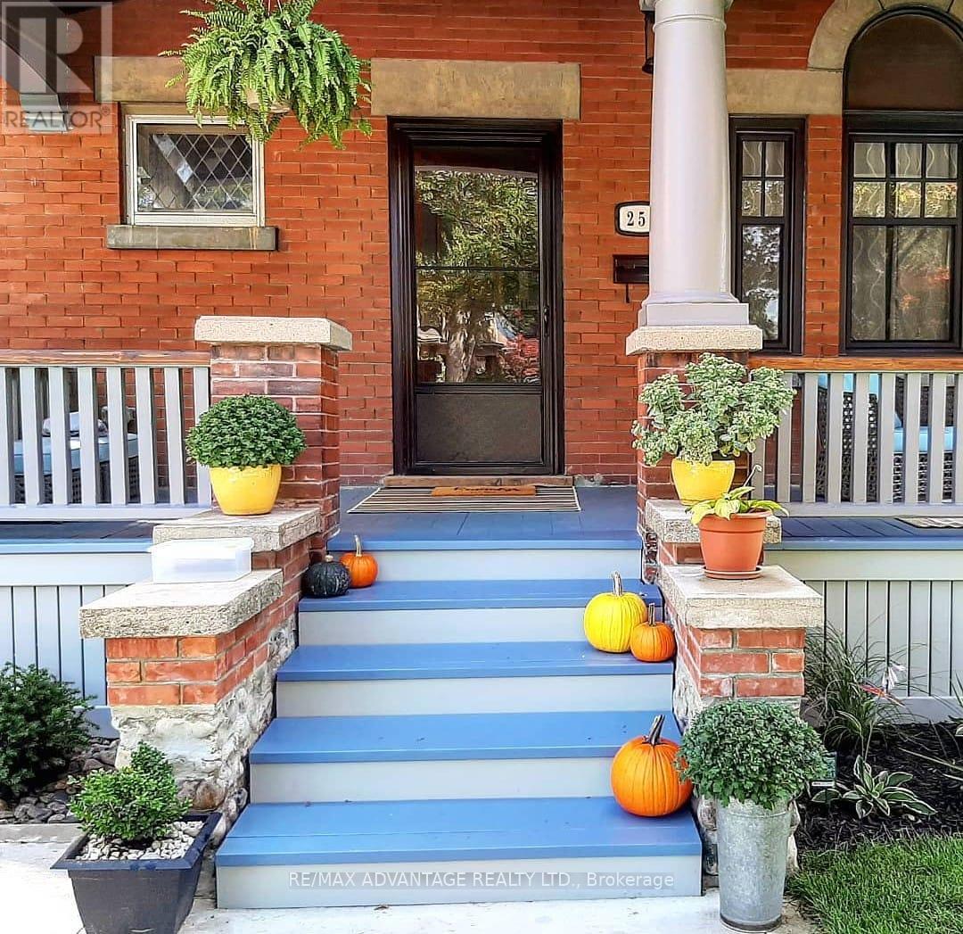 Photo 46 of 50 for 258 Ridout Street S