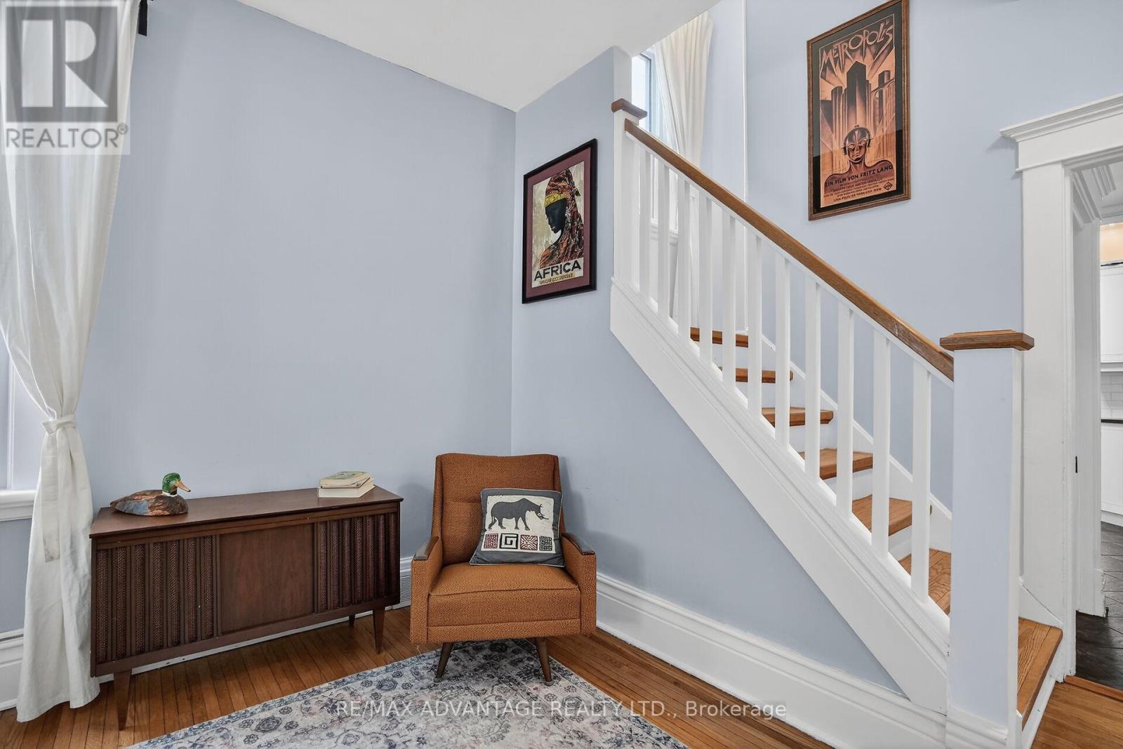 Photo 9 of 50 for 258 Ridout Street S