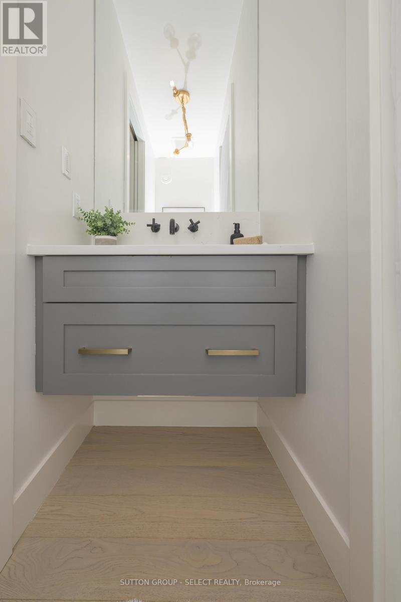 Photo 18 of 49 for 7 Valleyview Crescent