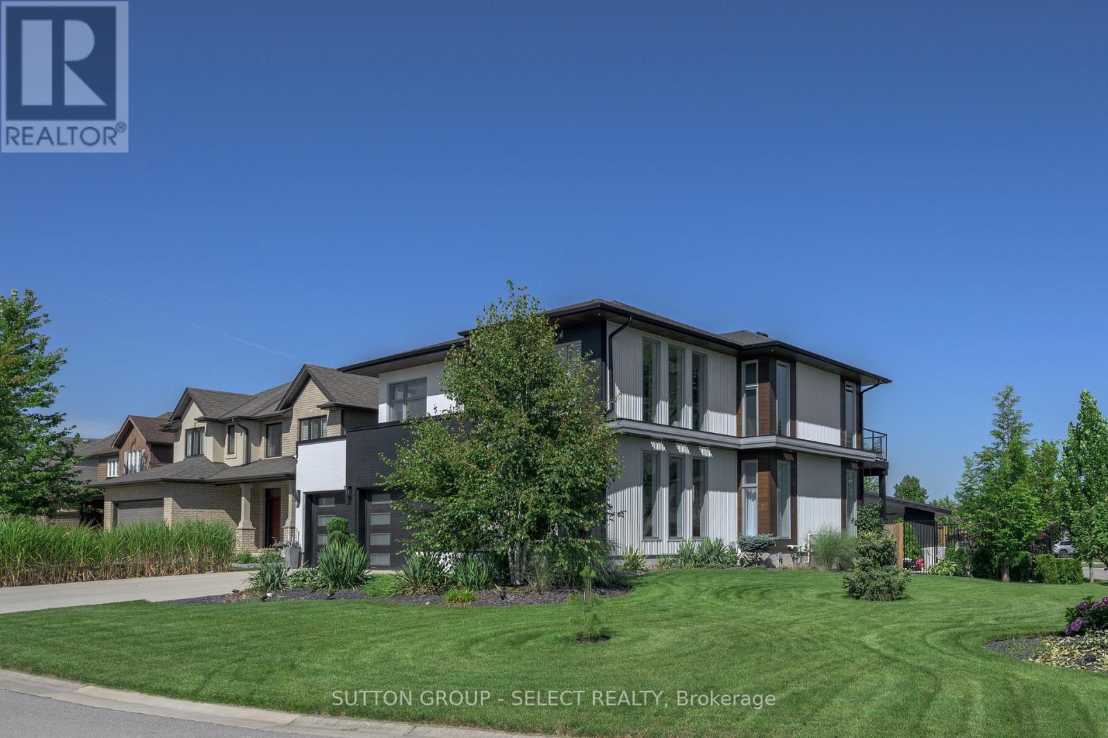 Photo 5 of 49 for 7 Valleyview Crescent