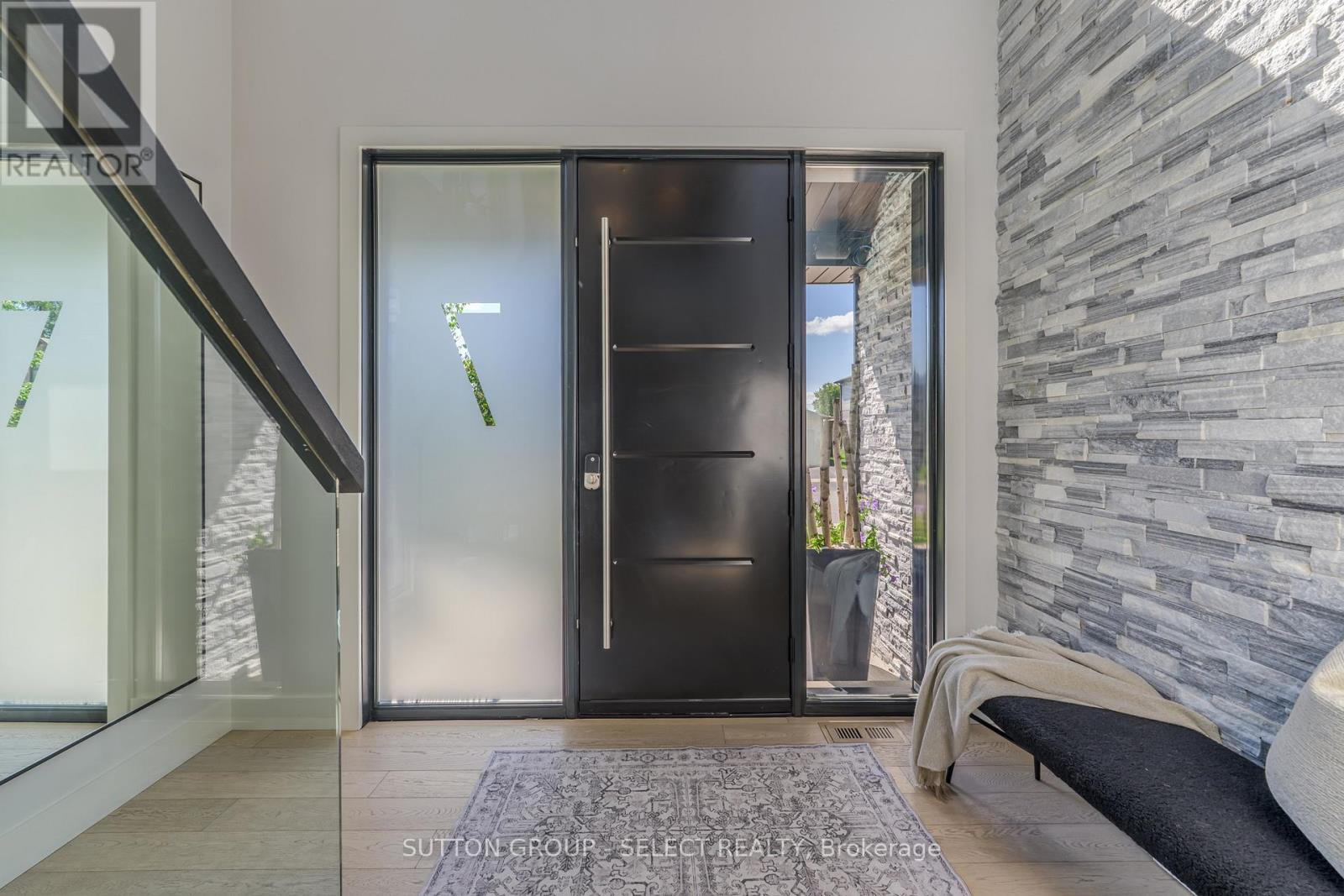 Photo 7 of 49 for 7 Valleyview Crescent