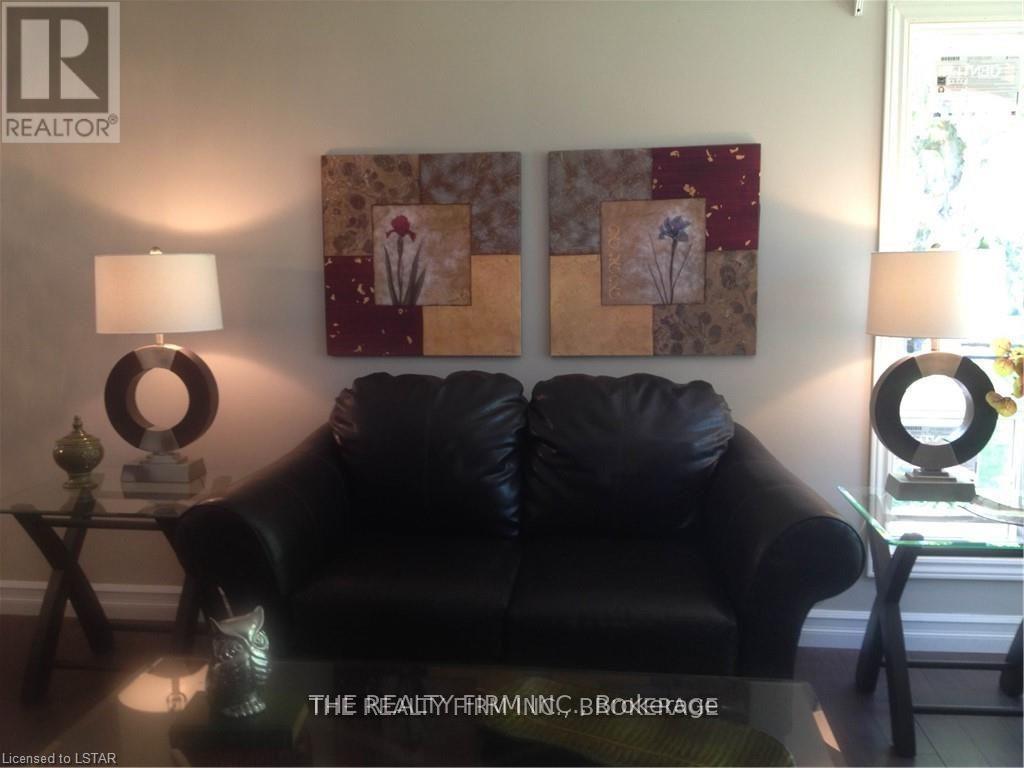 683 Fanshawe Park Road E, London North (North H), Ontario  N5X 1L4 - Photo 4 - X12758522