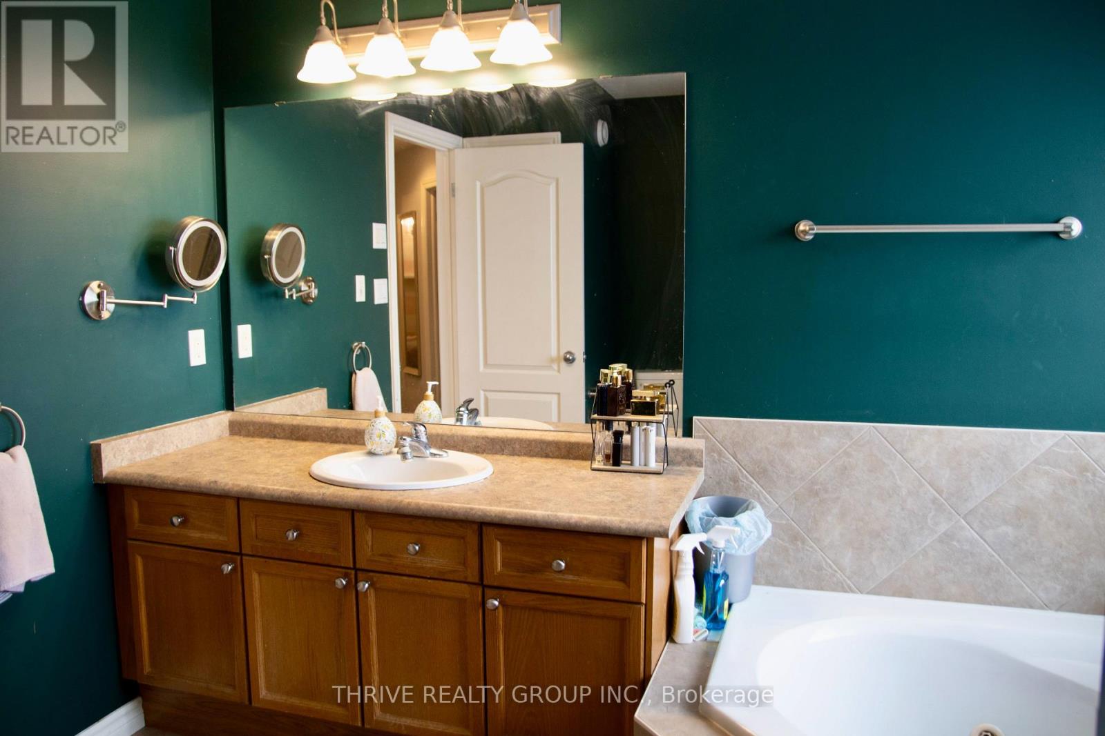 803 Wild Rose Lane, London North (North M), Ontario  N6H 5X4 - Photo 9 - X12758616