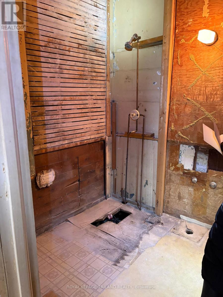 Photo 15 of 18 for 686 Elias Street