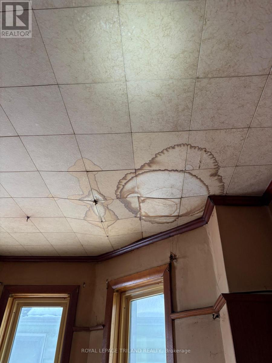 Photo 16 of 18 for 686 Elias Street