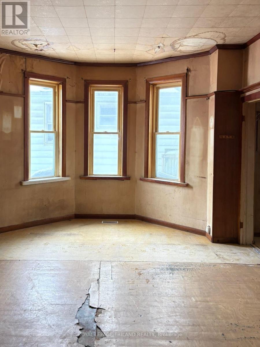 Photo 7 of 18 for 686 Elias Street