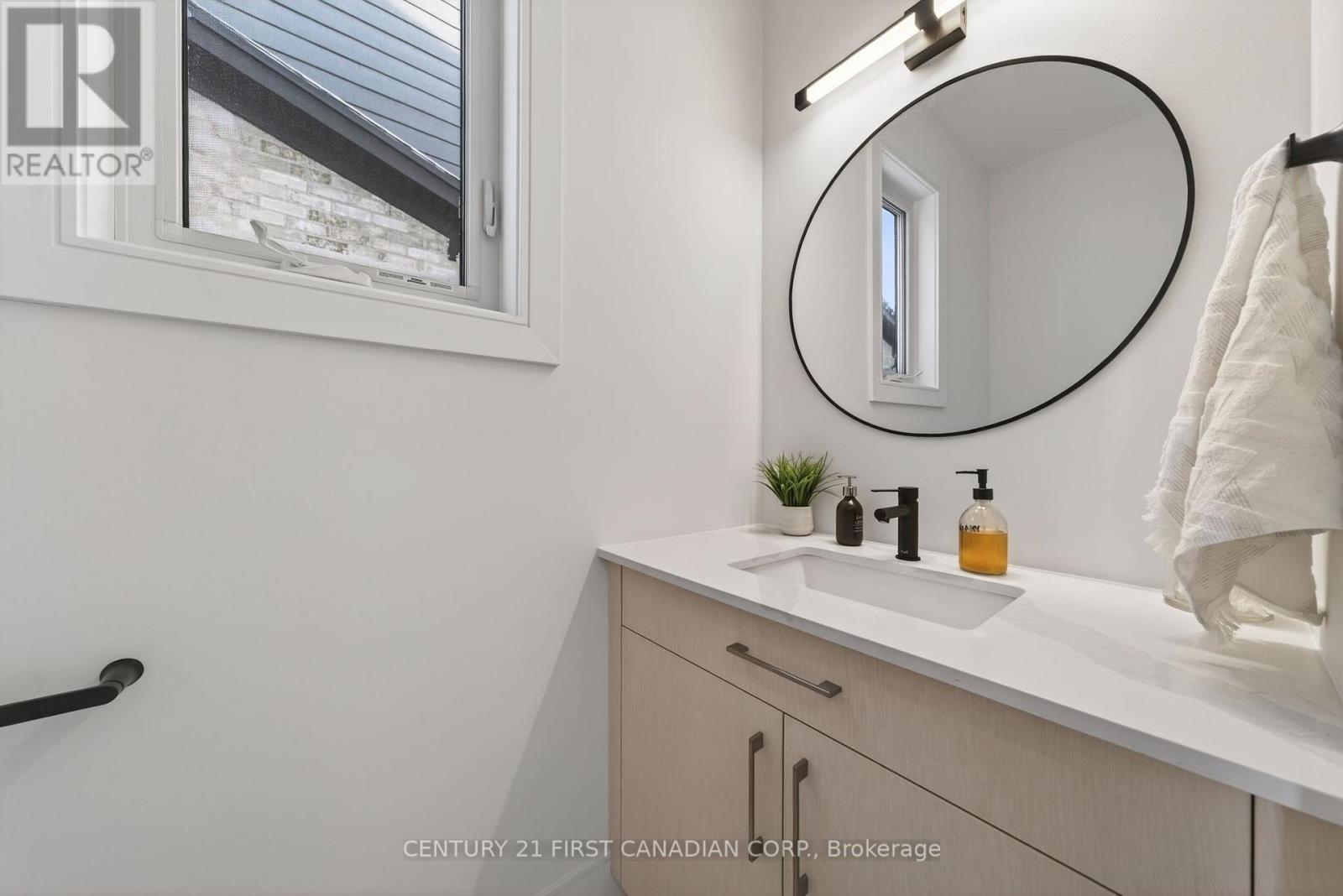 12 Sheldabren Street, North Middlesex, Ontario  N0M 1A0 - Photo 6 - X12758938