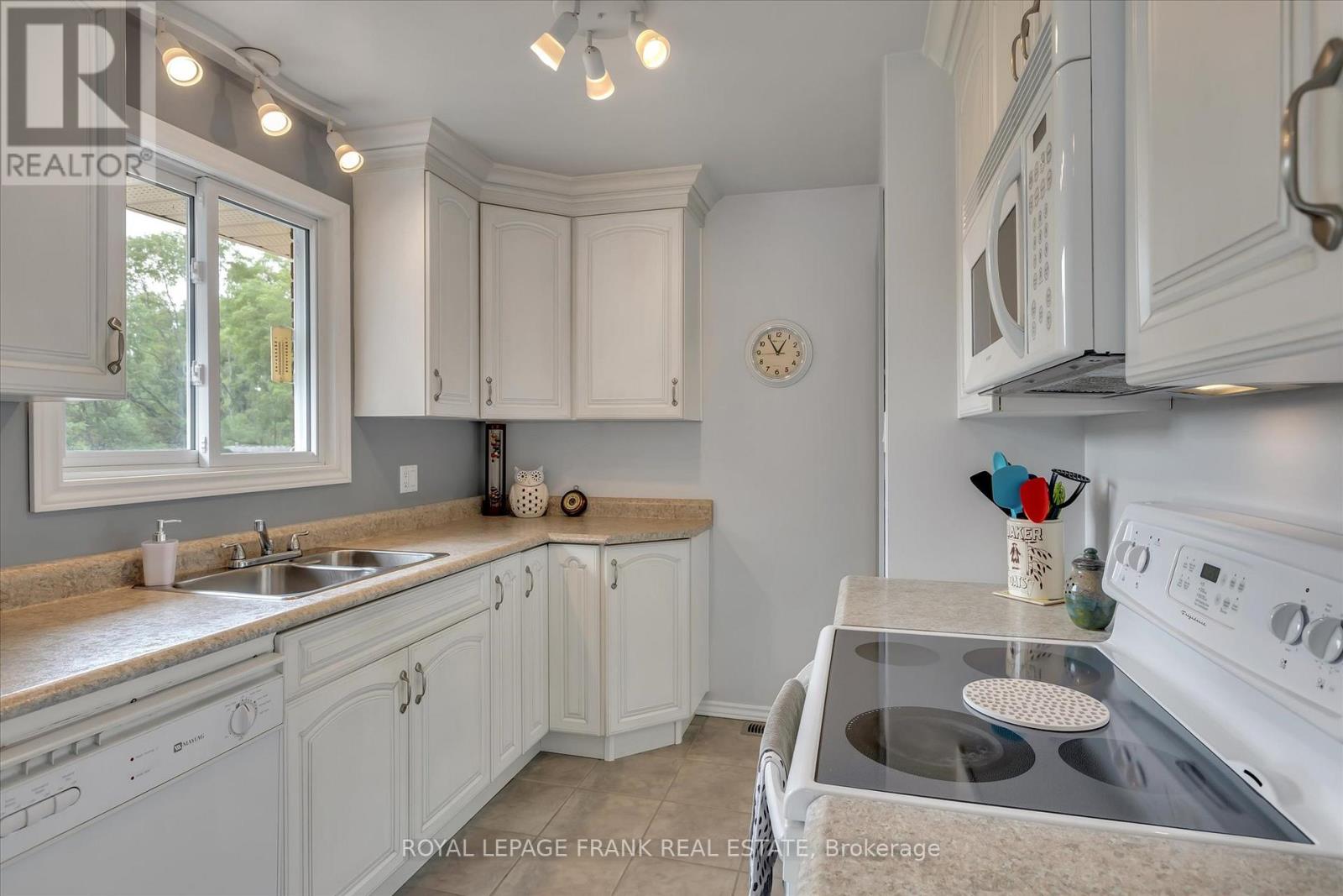 419 South Beach Road, Douro-Dummer, Ontario  K0L 2H0 - Photo 5 - X12757096