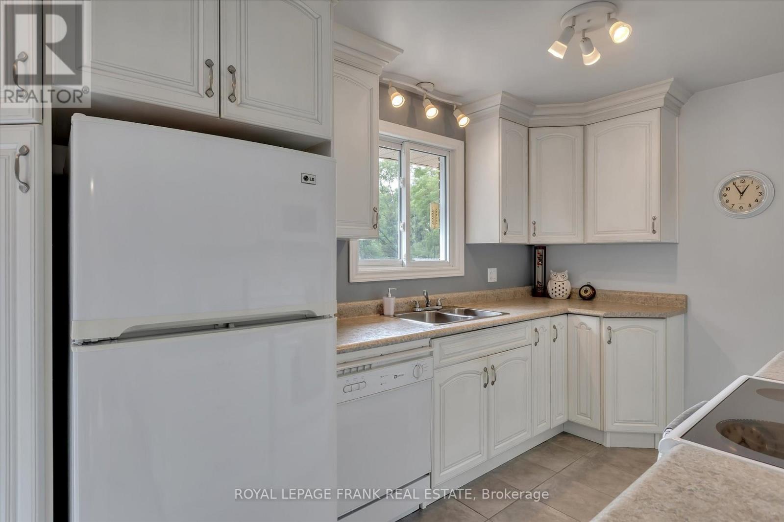 419 South Beach Road, Douro-Dummer, Ontario  K0L 2H0 - Photo 6 - X12757096