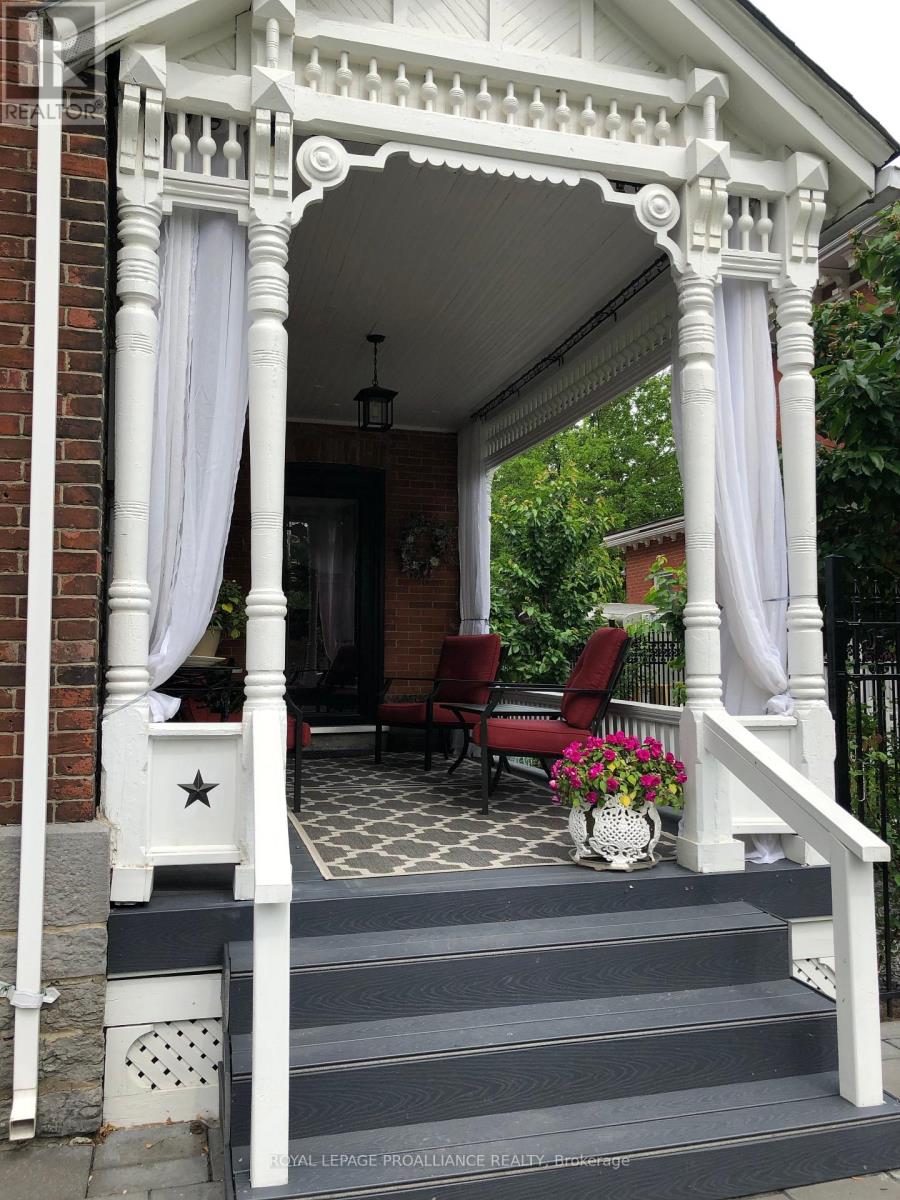 219 Charles Street, Belleville (Belleville Ward), Ontario  K8N 3M3 - Photo 5 - X12757704