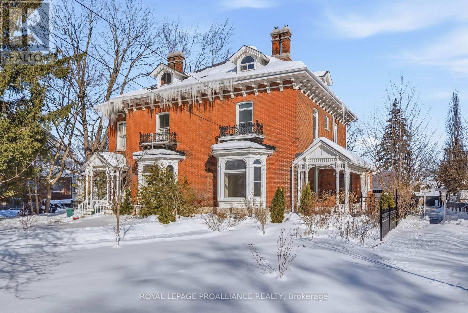 219 Charles Street, Belleville (Belleville Ward), Ontario  K8N 3M3 - Photo 2 - X12757704