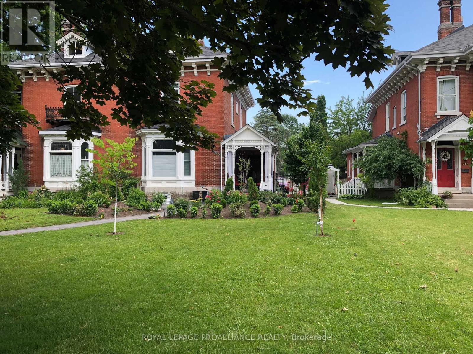 219 Charles Street, Belleville (Belleville Ward), Ontario  K8N 3M3 - Photo 3 - X12757704