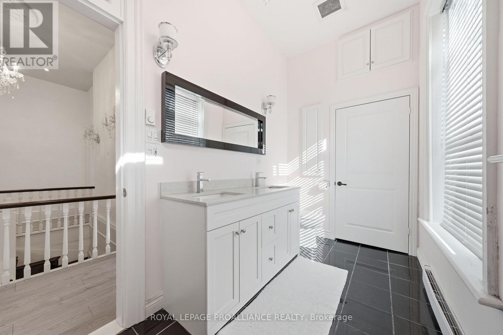 219 Charles Street, Belleville (Belleville Ward), Ontario  K8N 3M3 - Photo 33 - X12757704