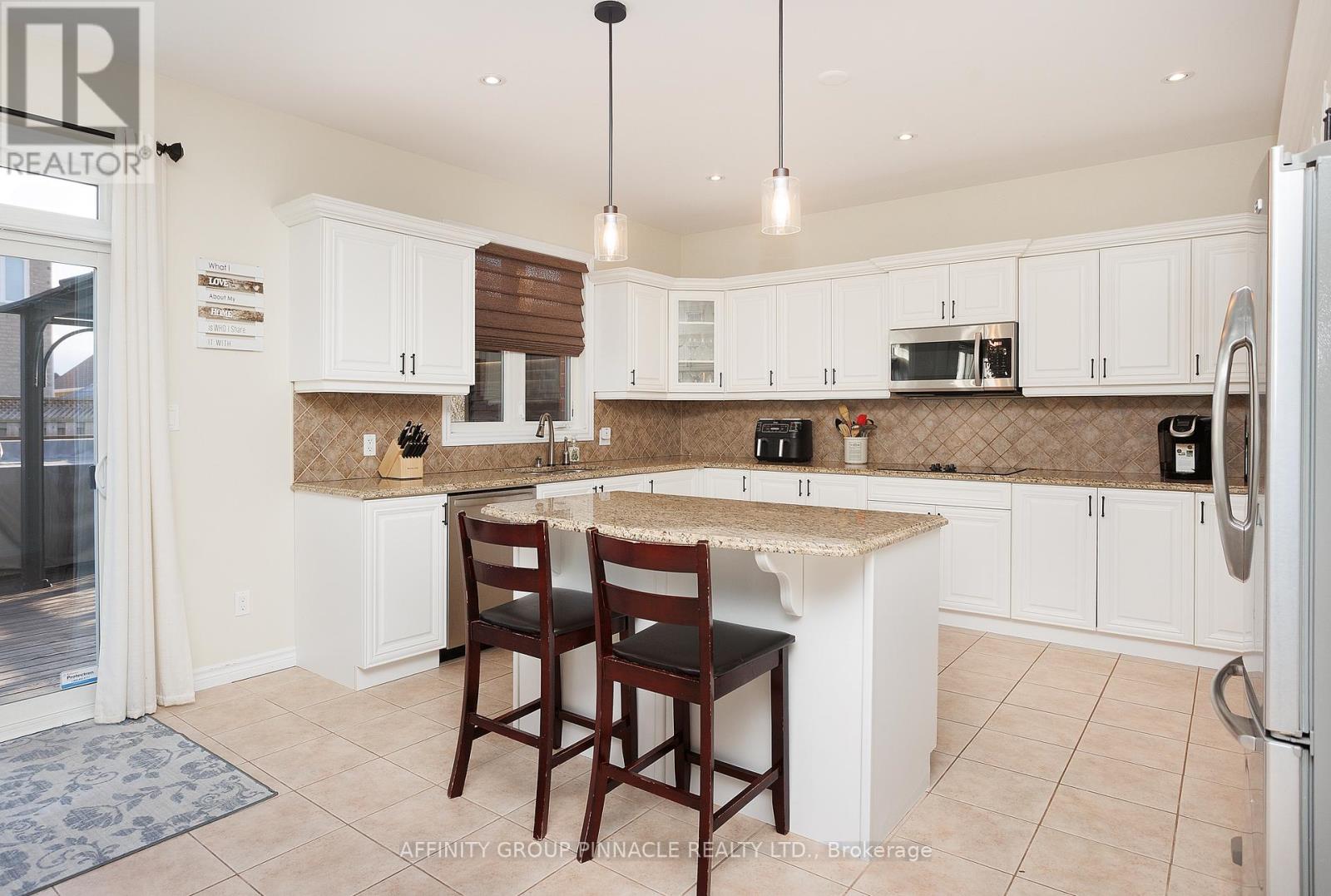 31 Ellis Crescent, Kawartha Lakes (Lindsay), Ontario  K9V 0A5 - Photo 8 - X12757772