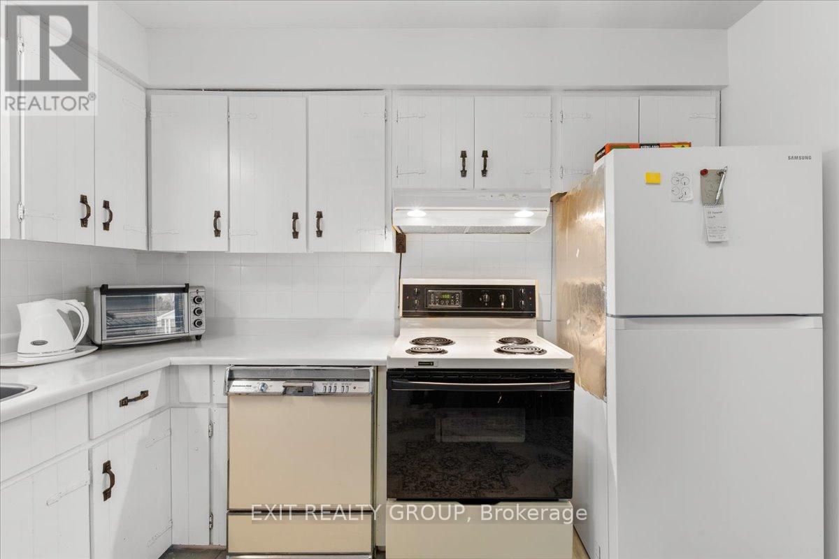 12 Chown Crescent, Belleville (Thurlow Ward), Ontario  K8P 4P9 - Photo 10 - X12758218