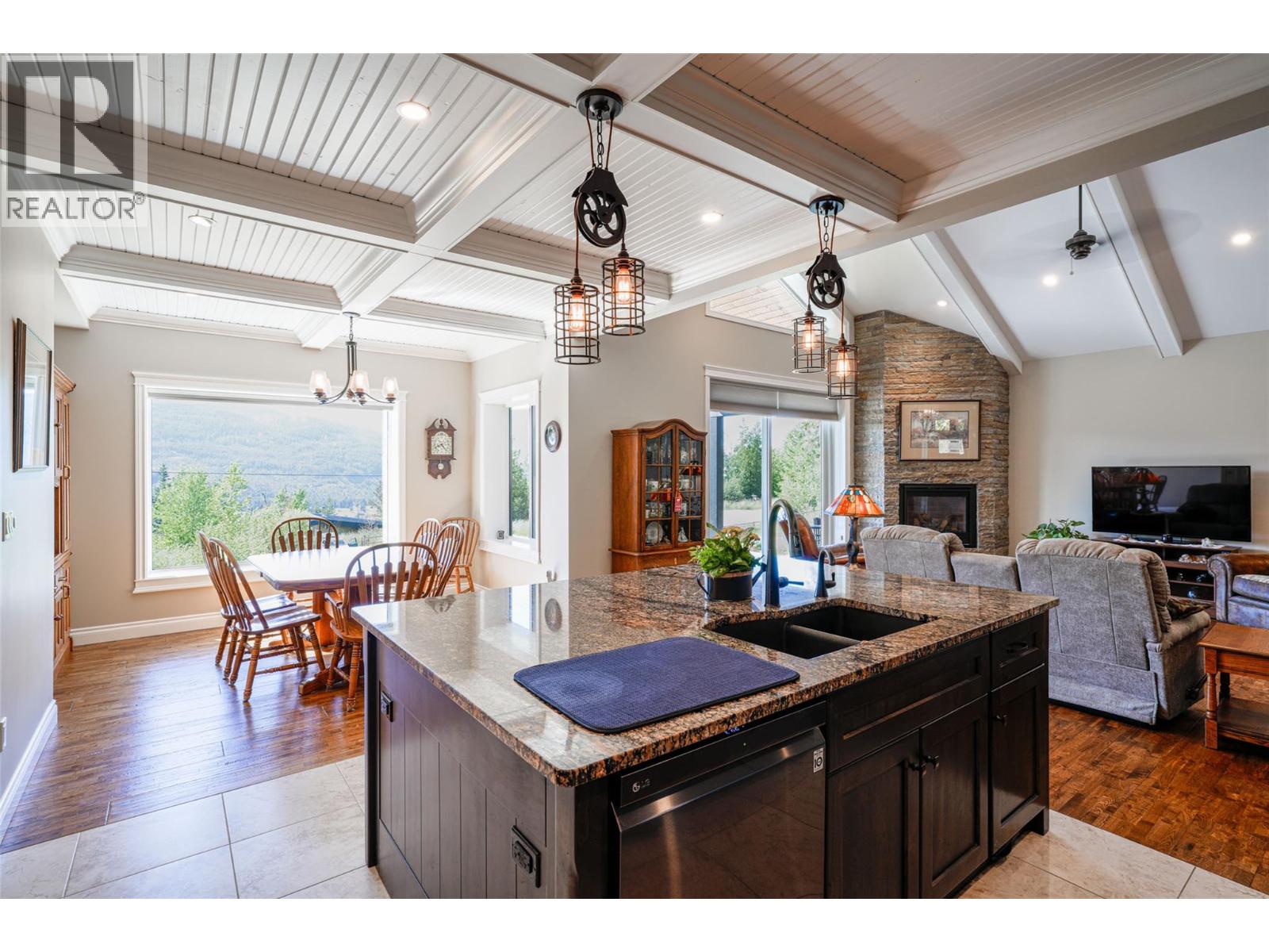 6209 Tatlow Road, Salmon Arm, British Columbia  V1E 2X7 - Photo 10 - 10374096