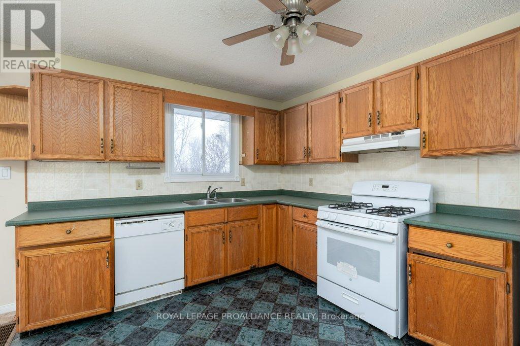 23 Ireland Drive, Quinte West (Trenton Ward), Ontario  K8V 5X4 - Photo 13 - X12758754