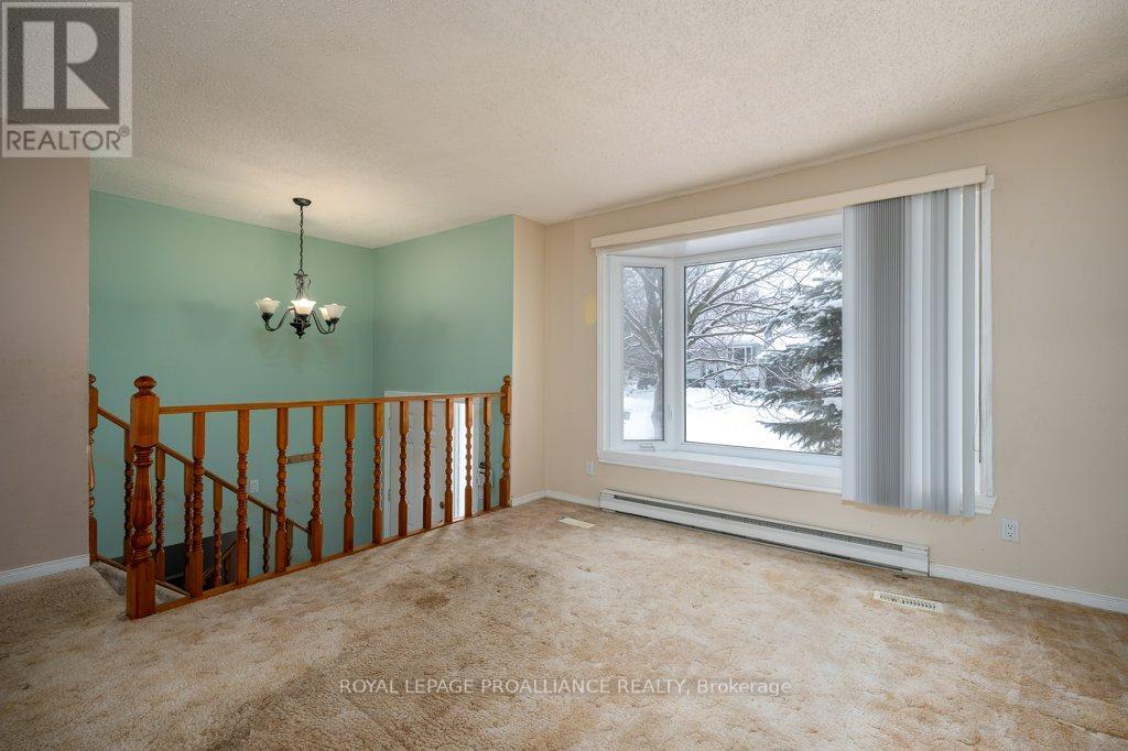 23 Ireland Drive, Quinte West (Trenton Ward), Ontario  K8V 5X4 - Photo 10 - X12758754