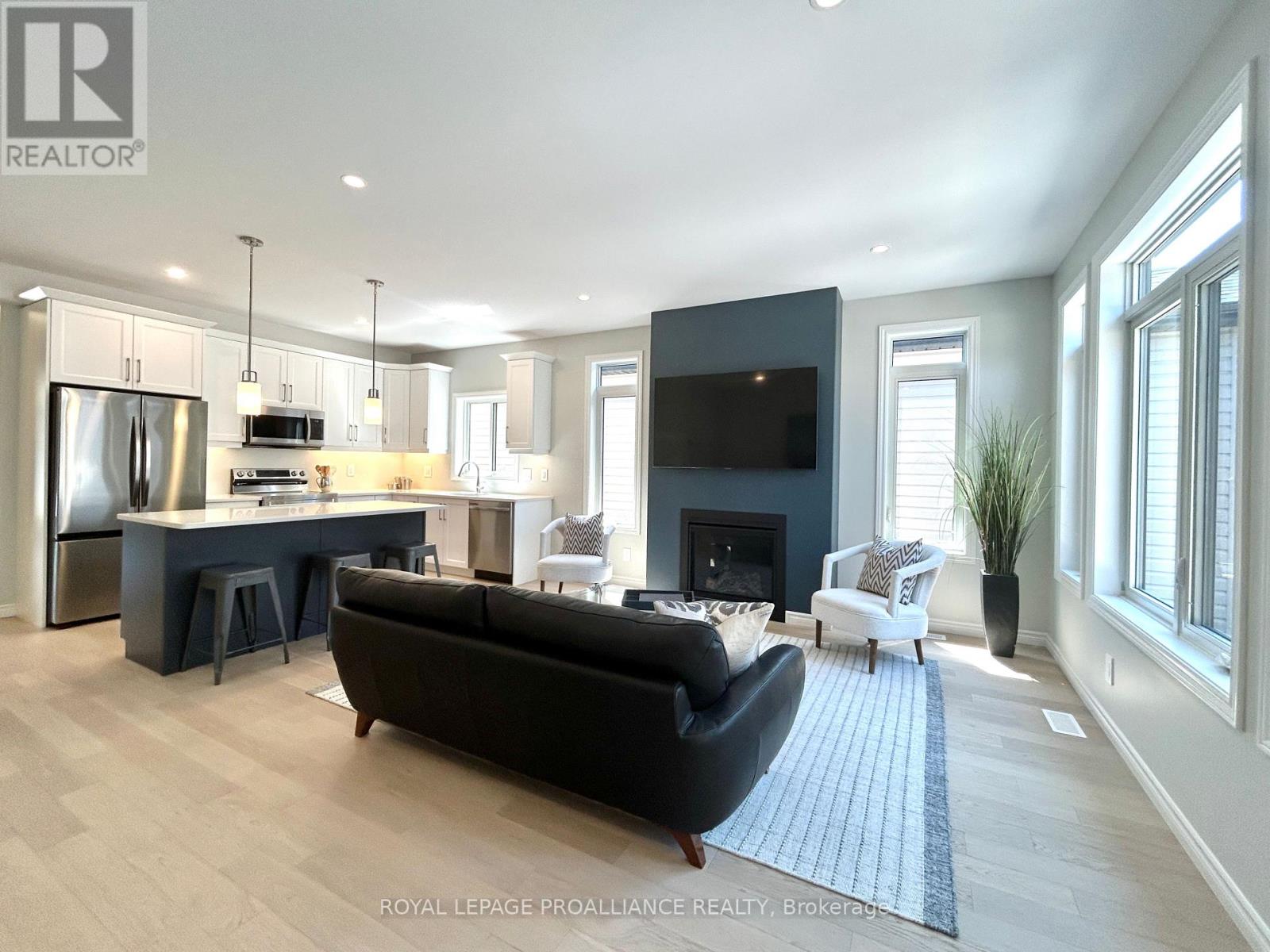 79 Athabaska Drive, Belleville (Thurlow Ward), Ontario  K8N 0T1 - Photo 10 - X12758900