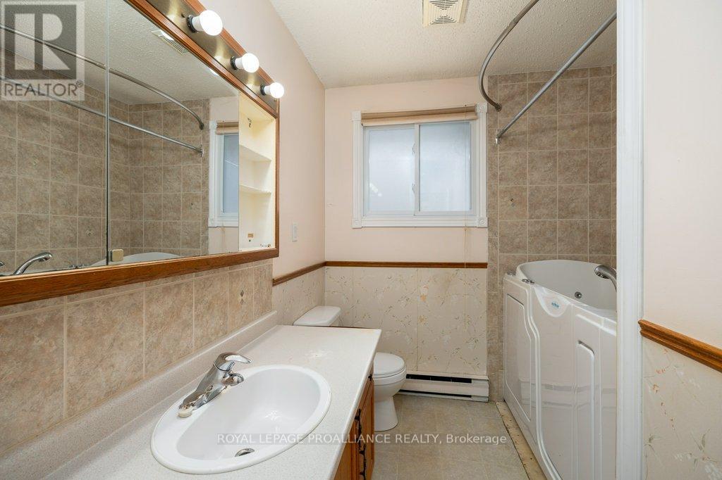 23 Ireland Drive, Quinte West (Trenton Ward), Ontario  K8V 5X4 - Photo 15 - X12758754