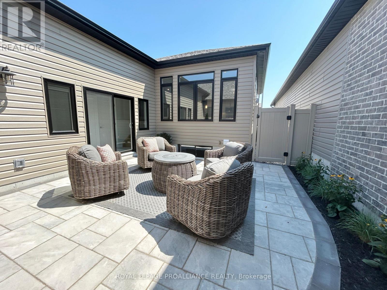 79 Athabaska Drive, Belleville (Thurlow Ward), Ontario  K8N 0T1 - Photo 13 - X12758900