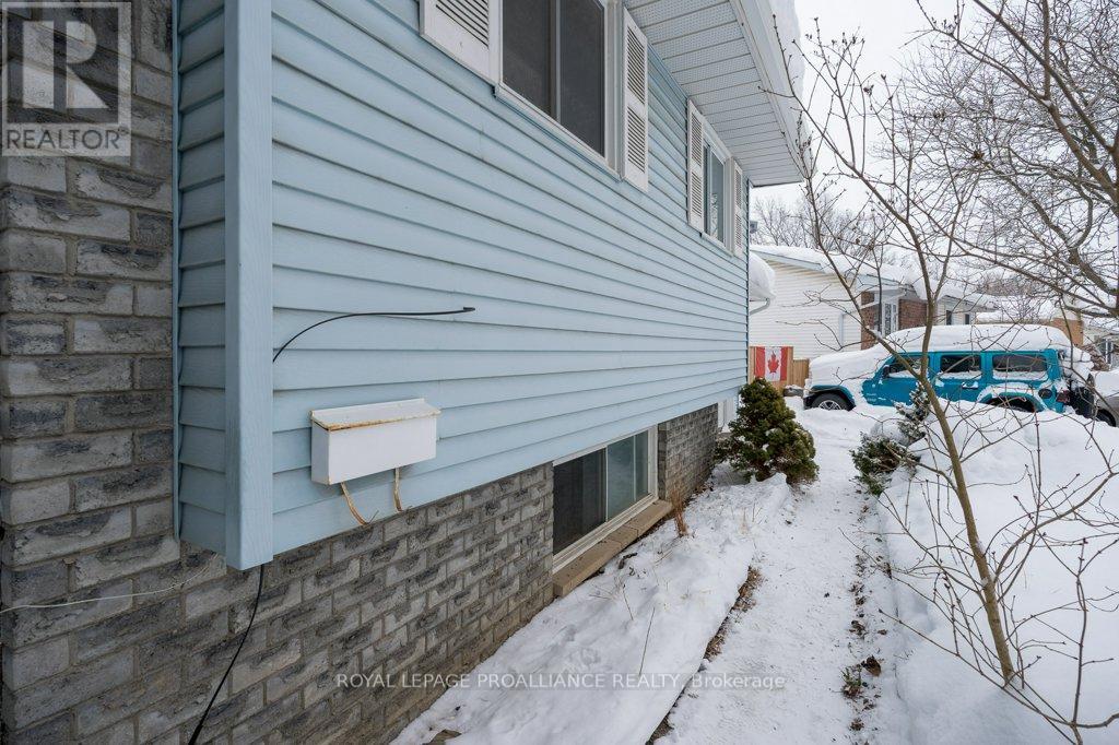 23 Ireland Drive, Quinte West (Trenton Ward), Ontario  K8V 5X4 - Photo 6 - X12758754