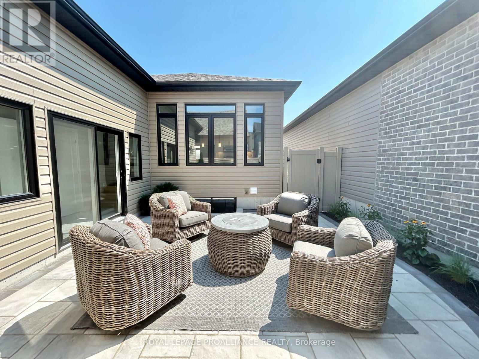 79 Athabaska Drive, Belleville (Thurlow Ward), Ontario  K8N 0T1 - Photo 14 - X12758900