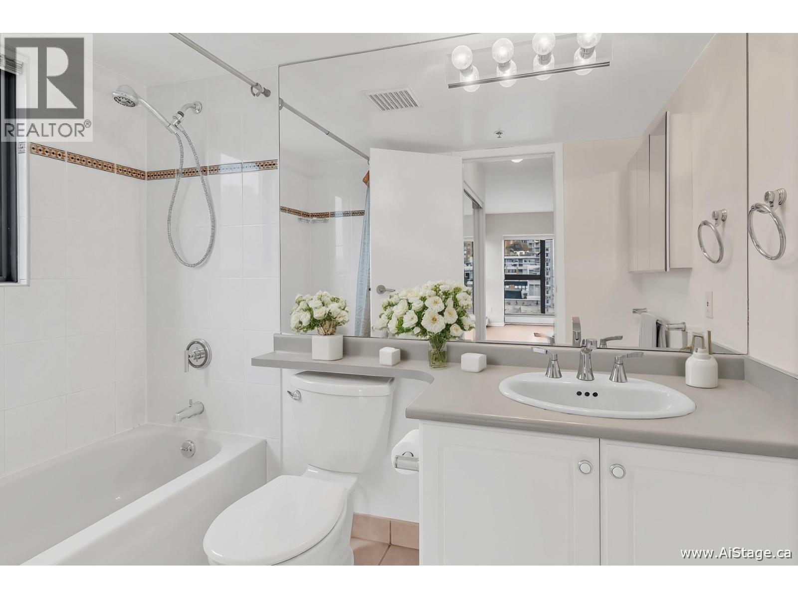 905 238 Alvin Narod Mews, Vancouver, British Columbia  V6B 5Z3 - Photo 17 - R3086673