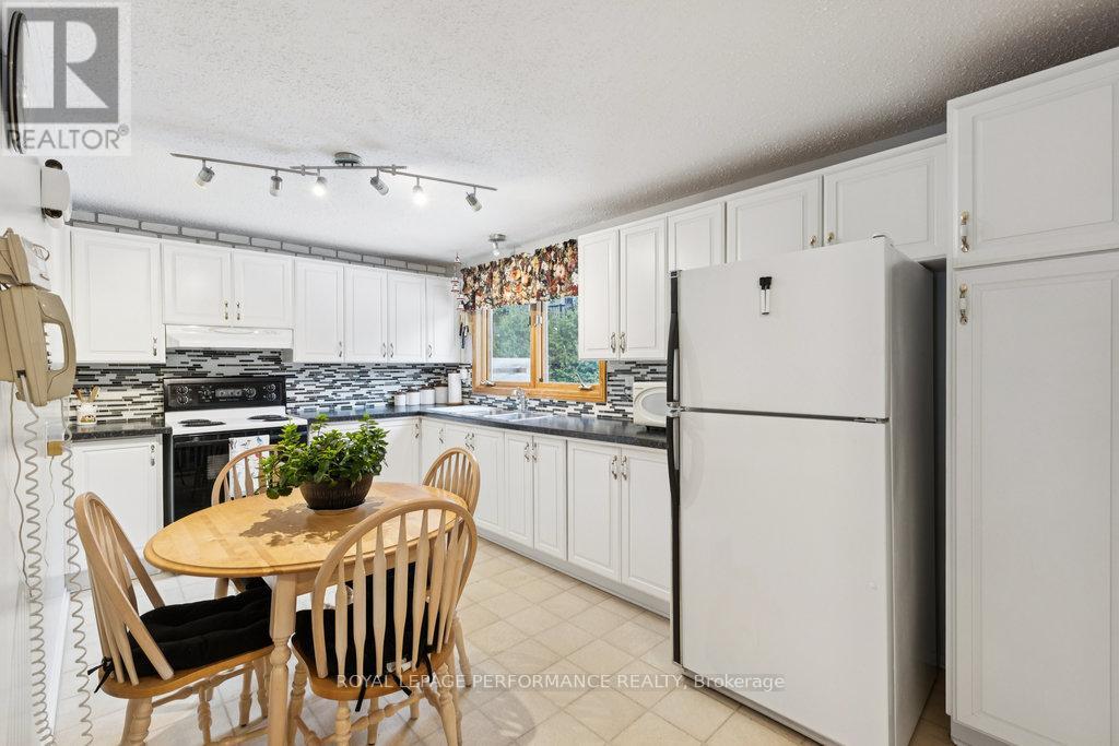 2314 Cotters Crescent, Ottawa, Ontario  K1V 8Y6 - Photo 15 - X12754012