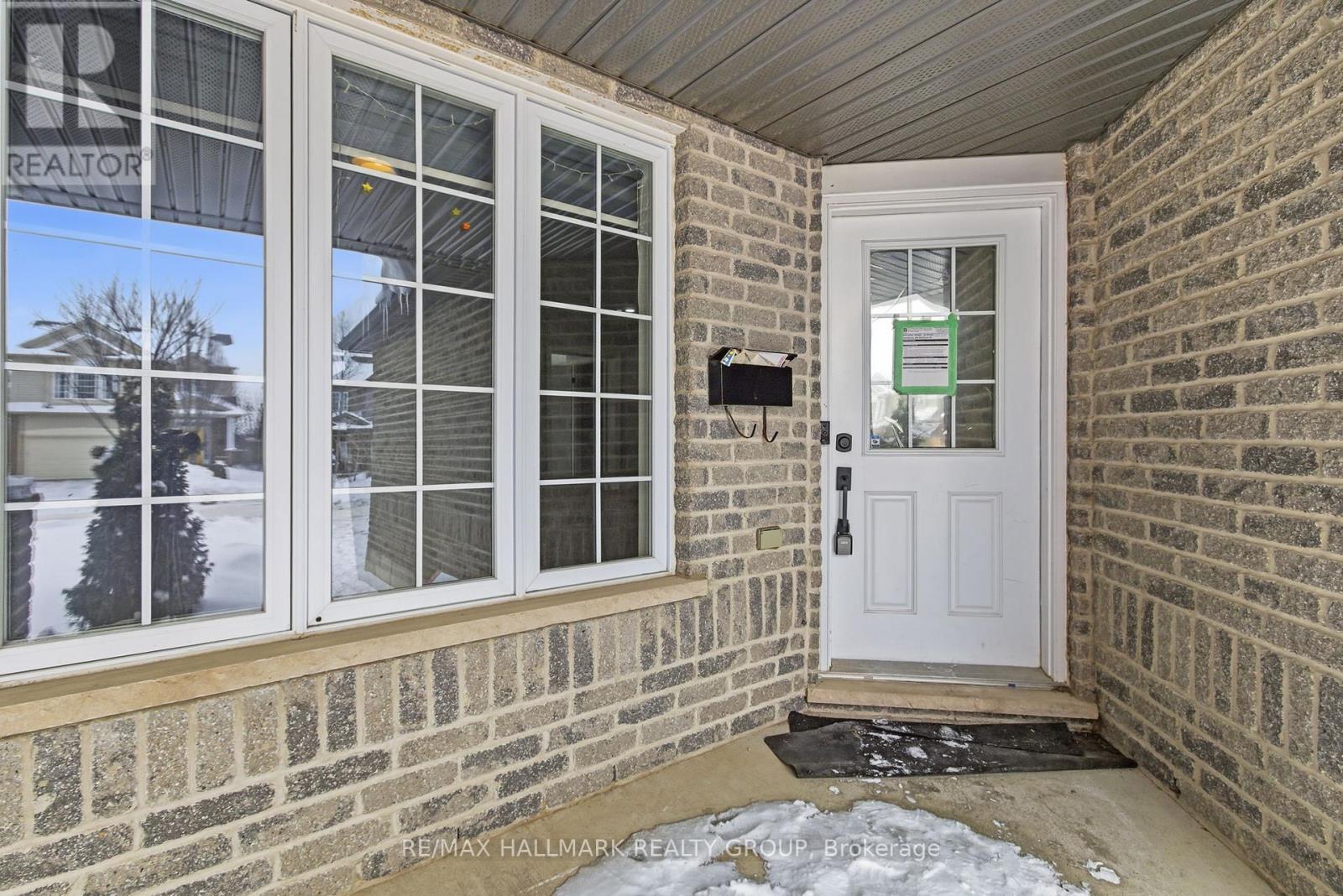 256 Mcmahen Street, London East, Ontario  N5Y 0A2 - Photo 3 - X12758102