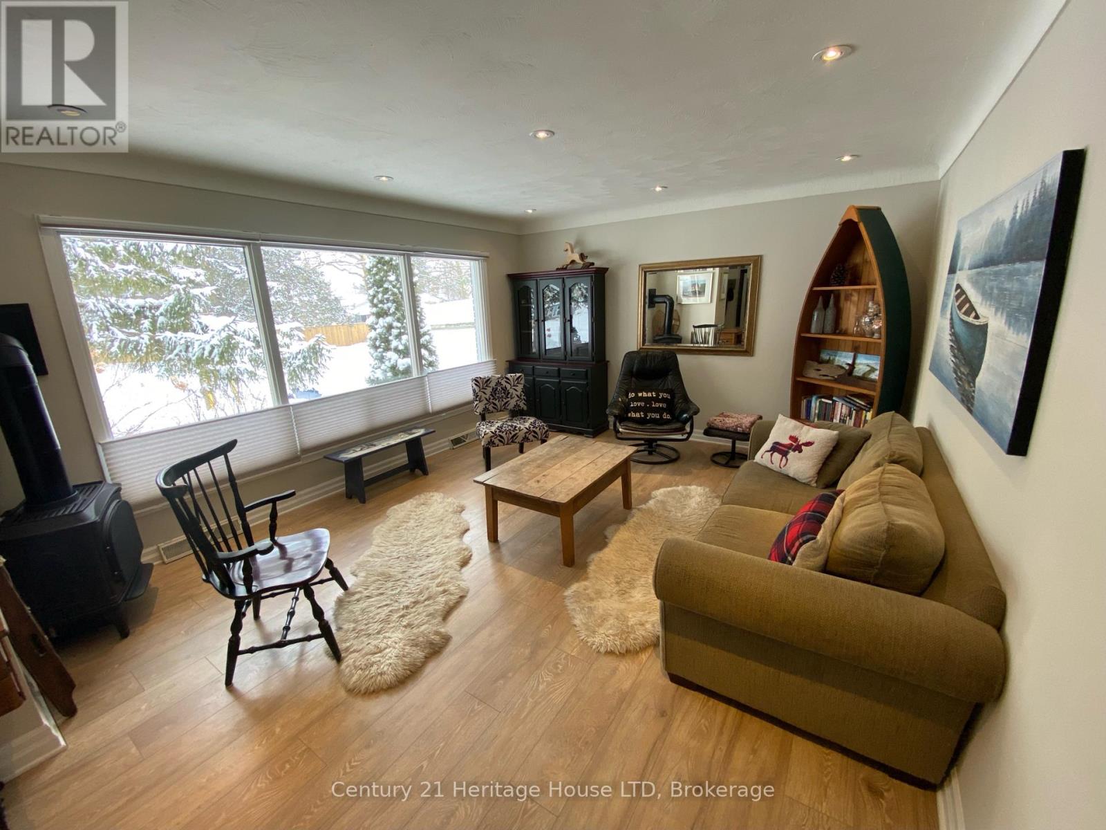 6887 Fairlawn Crescent, Niagara Falls, Ontario  L2G 5B1 - Photo 5 - X12614056