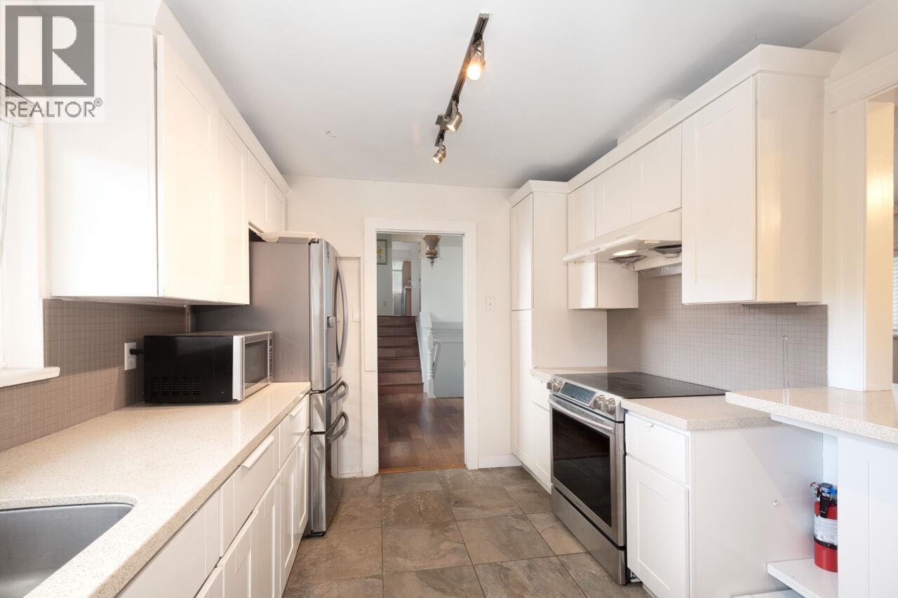 8240 Manson Drive, Burnaby, British Columbia  V5A 2C2 - Photo 20 - R3086640