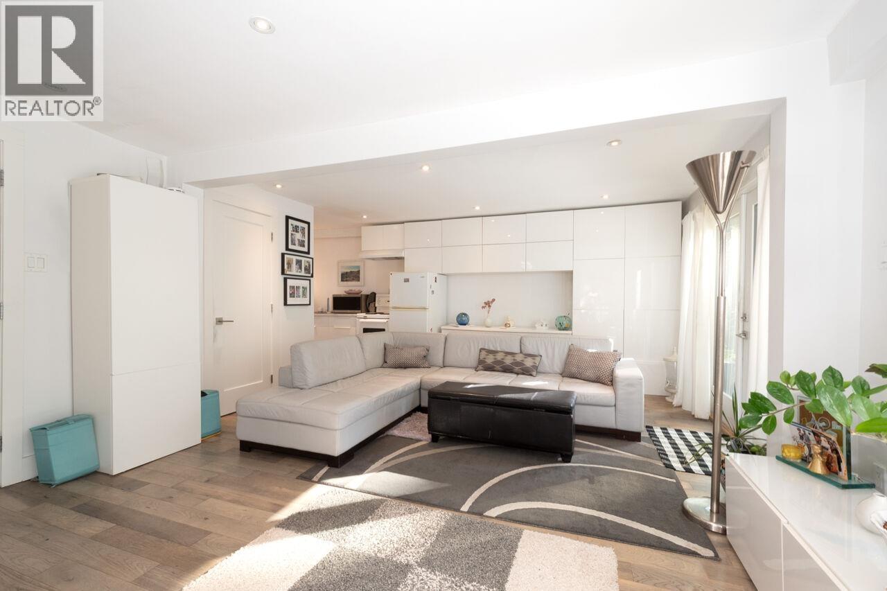 8240 Manson Drive, Burnaby, British Columbia  V5A 2C2 - Photo 27 - R3086640