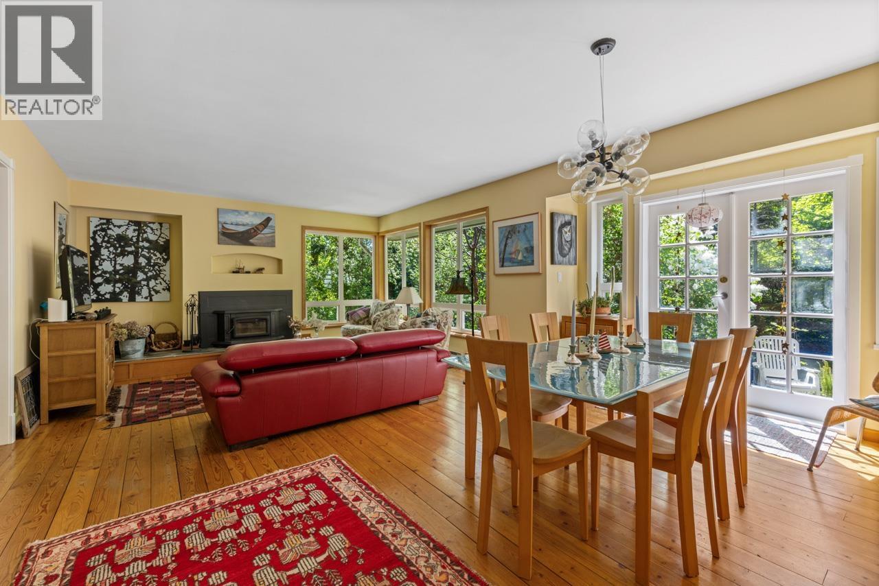 576 CATES HILL ROAD, Bowen Island, British Columbia