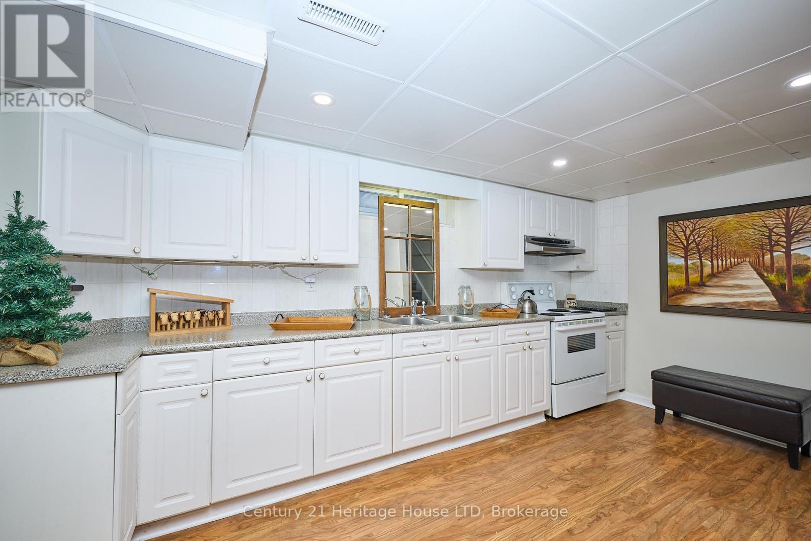 6887 Fairlawn Crescent, Niagara Falls, Ontario  L2G 5B1 - Photo 29 - X12614056