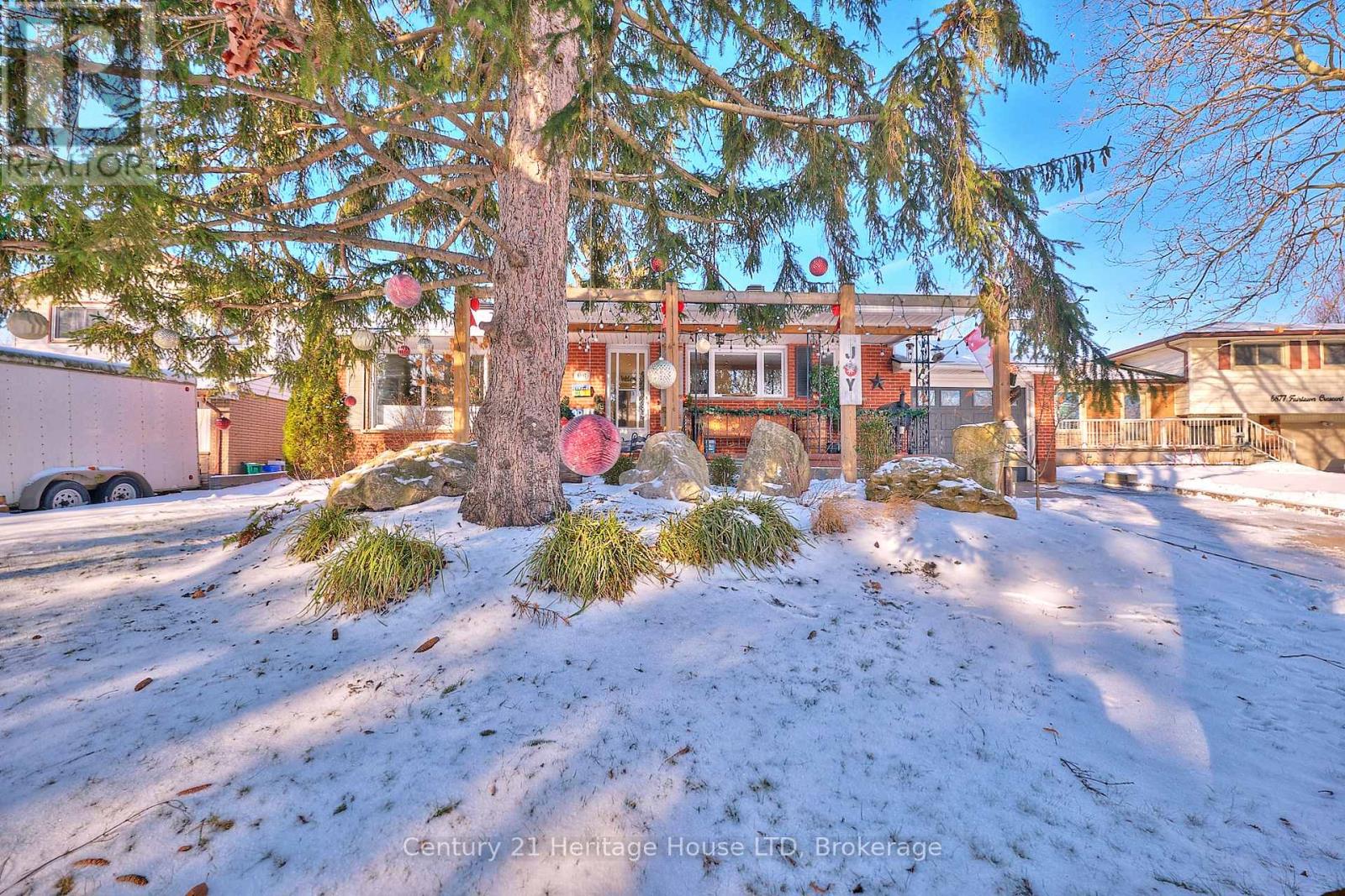 6887 Fairlawn Crescent, Niagara Falls, Ontario  L2G 5B1 - Photo 2 - X12614056