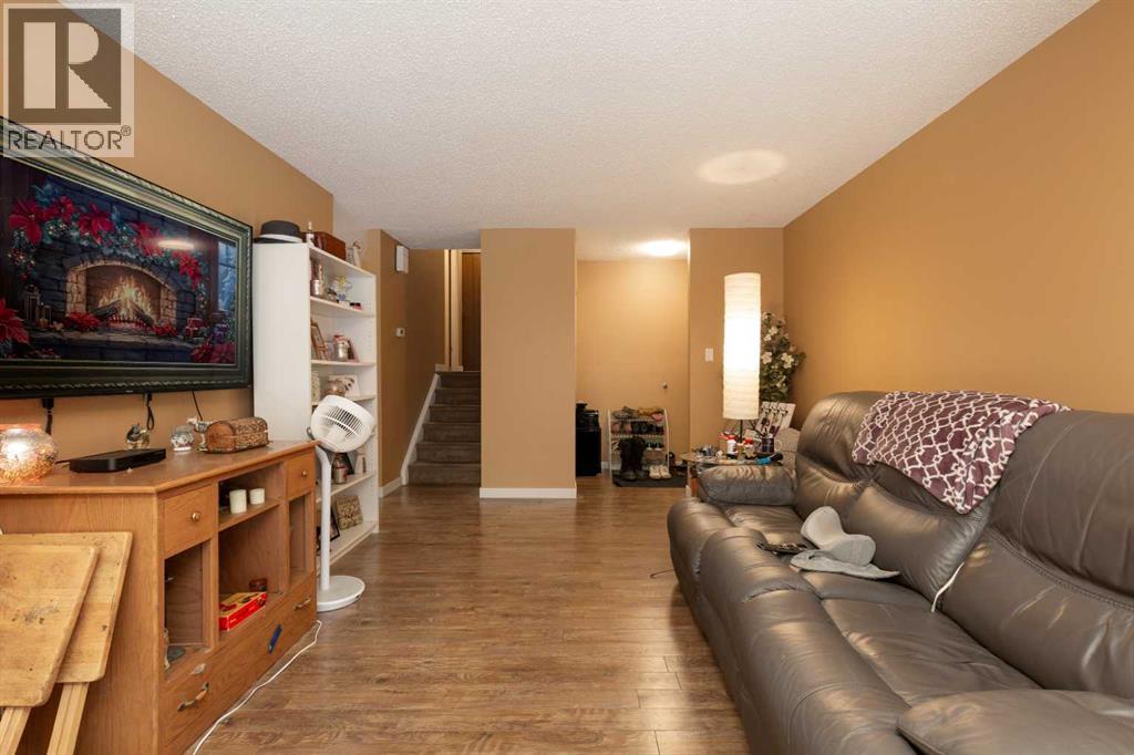 78 Pensacola Court W, Lethbridge, Alberta  T1K 4R6 - Photo 5 - A2273550