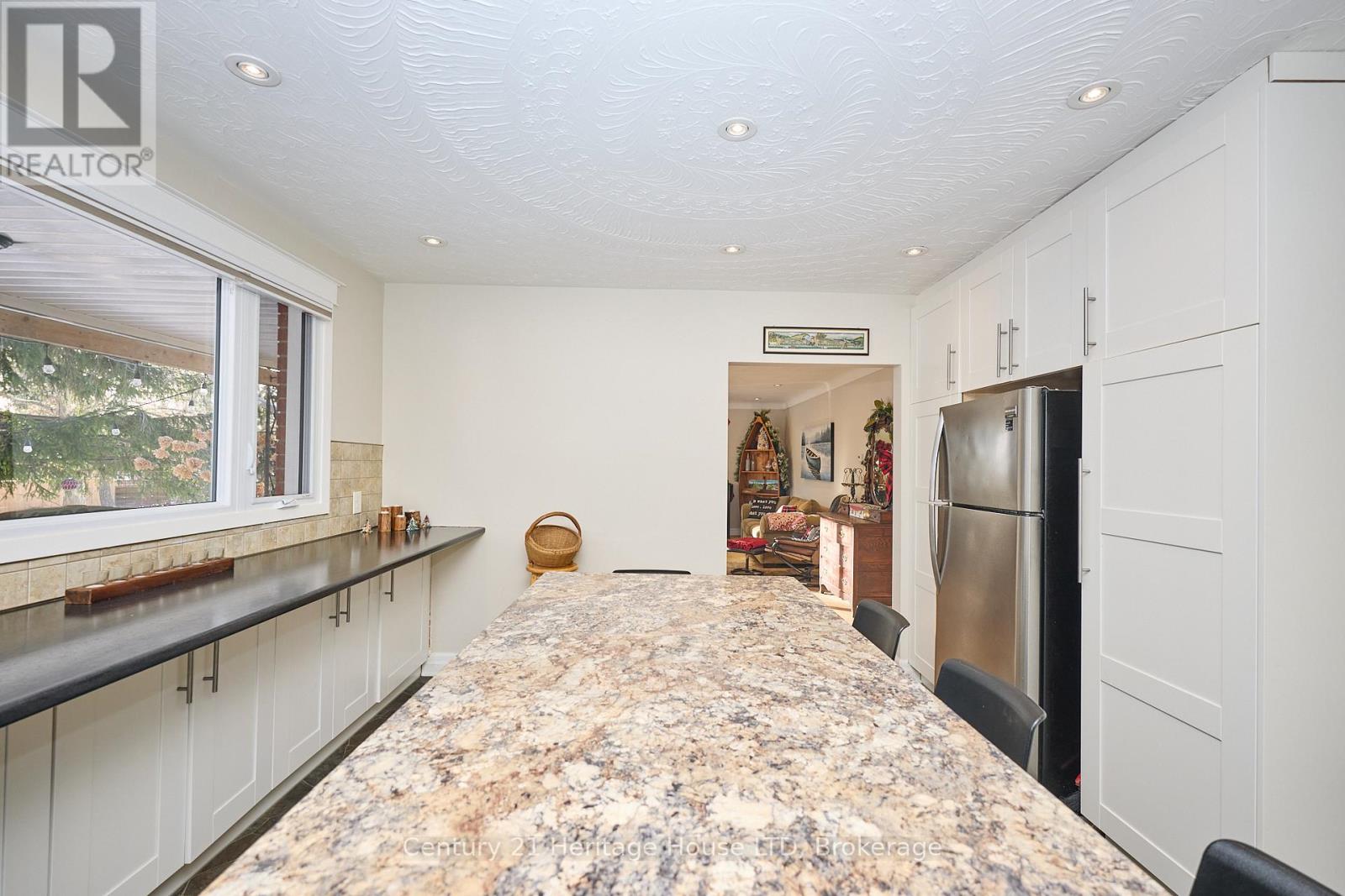 6887 Fairlawn Crescent, Niagara Falls, Ontario  L2G 5B1 - Photo 9 - X12614056