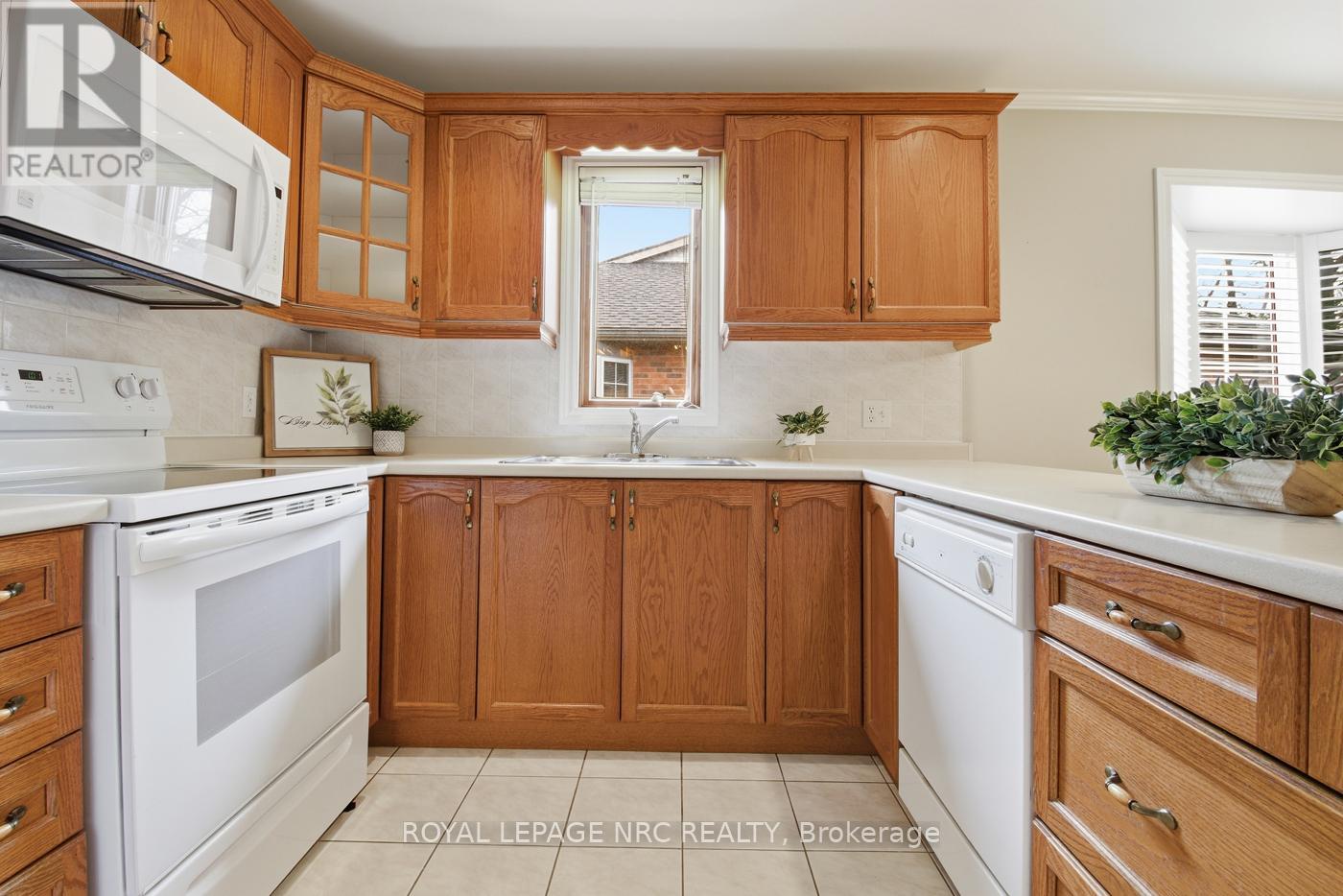 12 Kinsman Court, Pelham, Ontario  L3E 0L1 - Photo 11 - X12757100