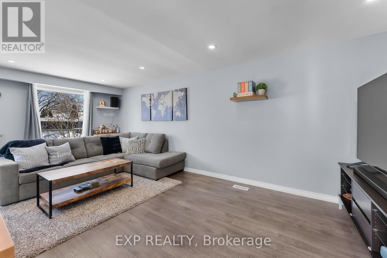 82 Tupper Drive, Thorold, Ontario  L2V 4C8 - Photo 2 - X12757152