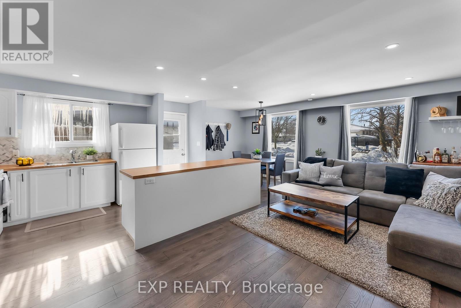 82 Tupper Drive, Thorold, Ontario  L2V 4C8 - Photo 1 - X12757152