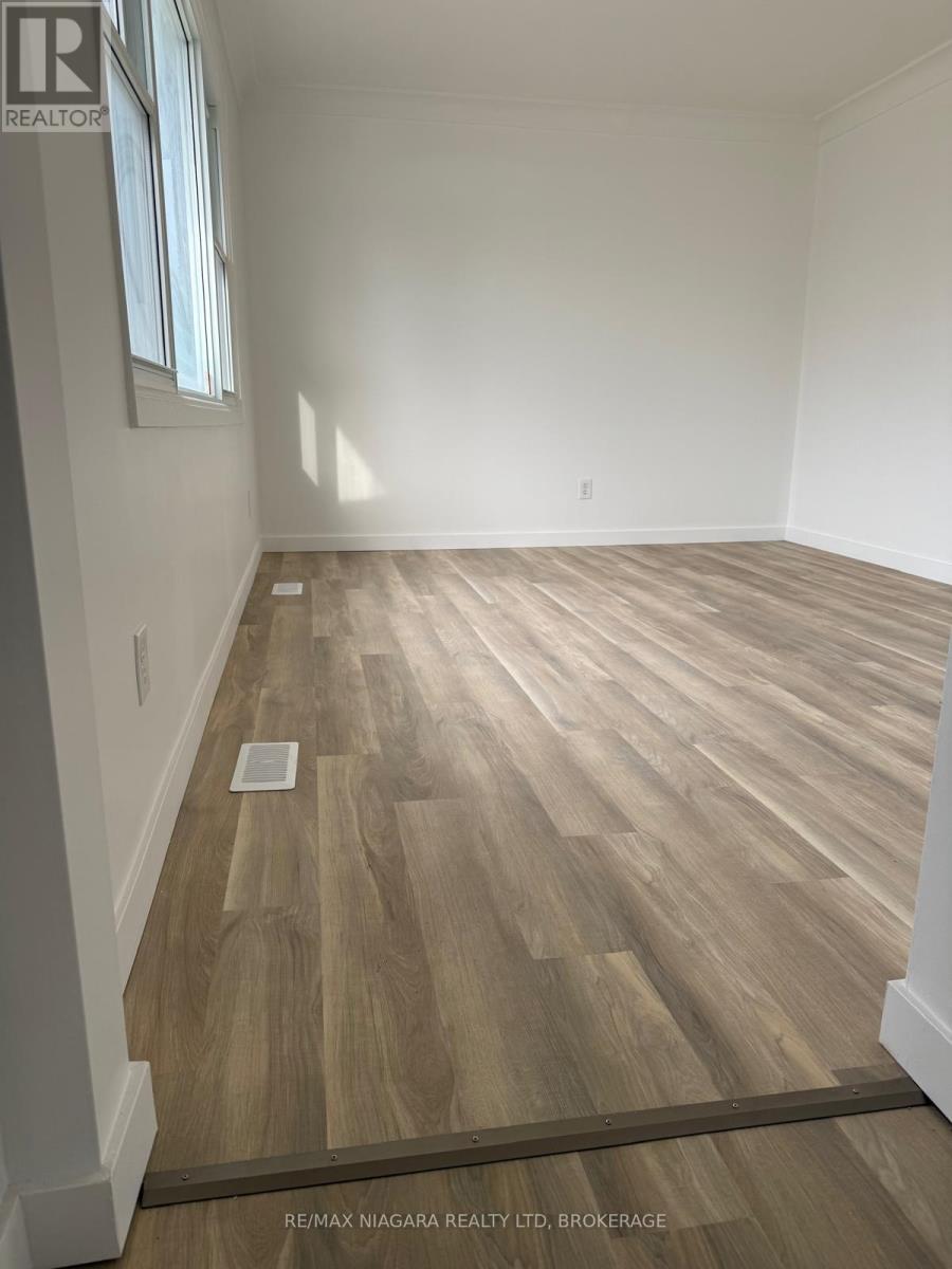 8006 Paddock Trail Drive, Niagara Falls (Ascot), Ontario  L2H 1X2 - Photo 4 - X12757156