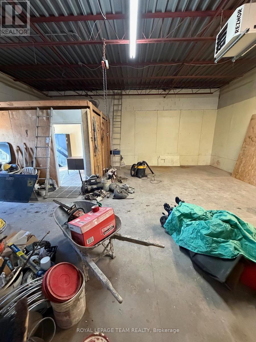 11 - 174 Colonnade Road, Ottawa, Ontario  K2E 7J5 - Photo 4 - X12758876