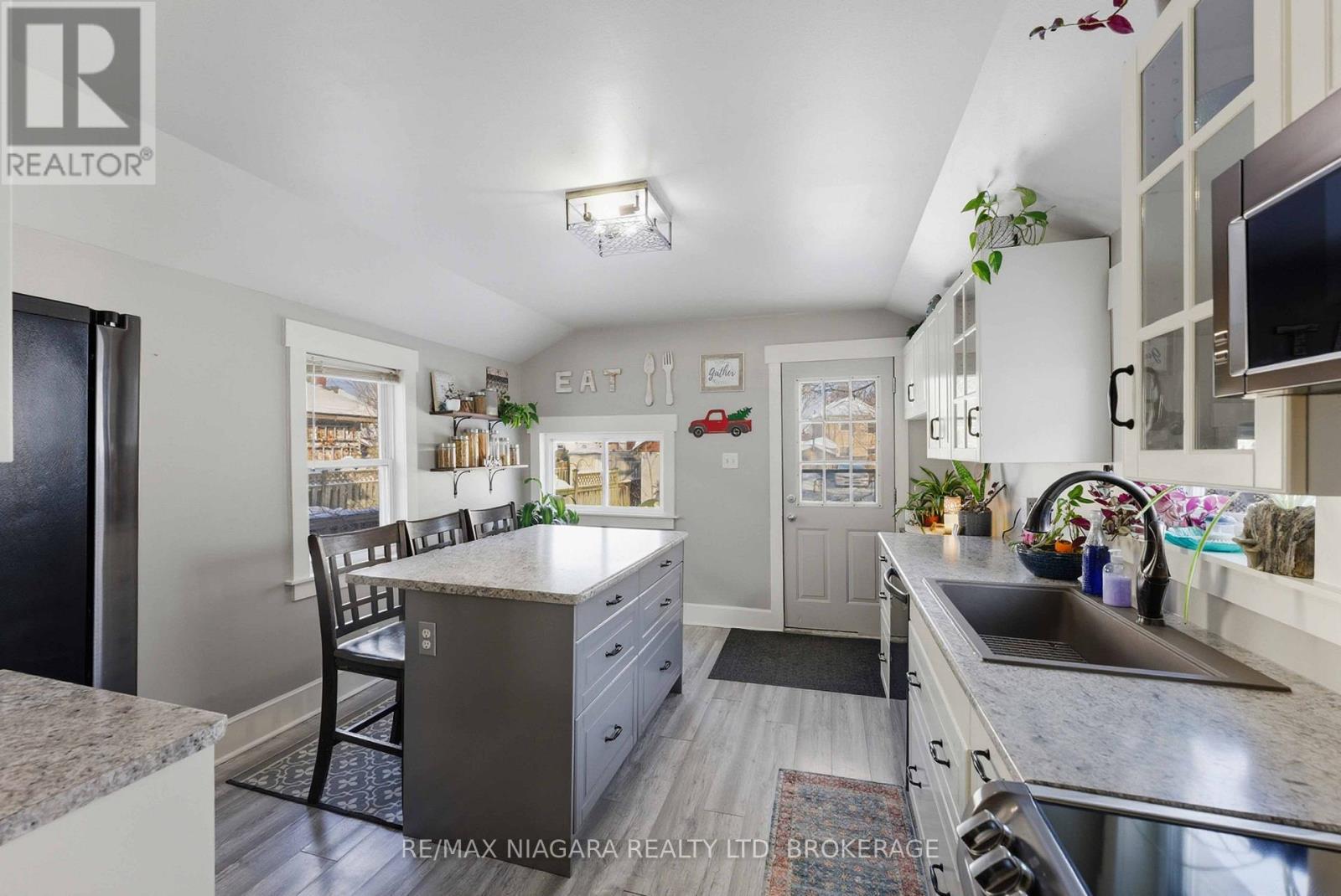 111 Louisa Street, St. Catharines, Ontario  L2R 2K2 - Photo 18 - X12757608